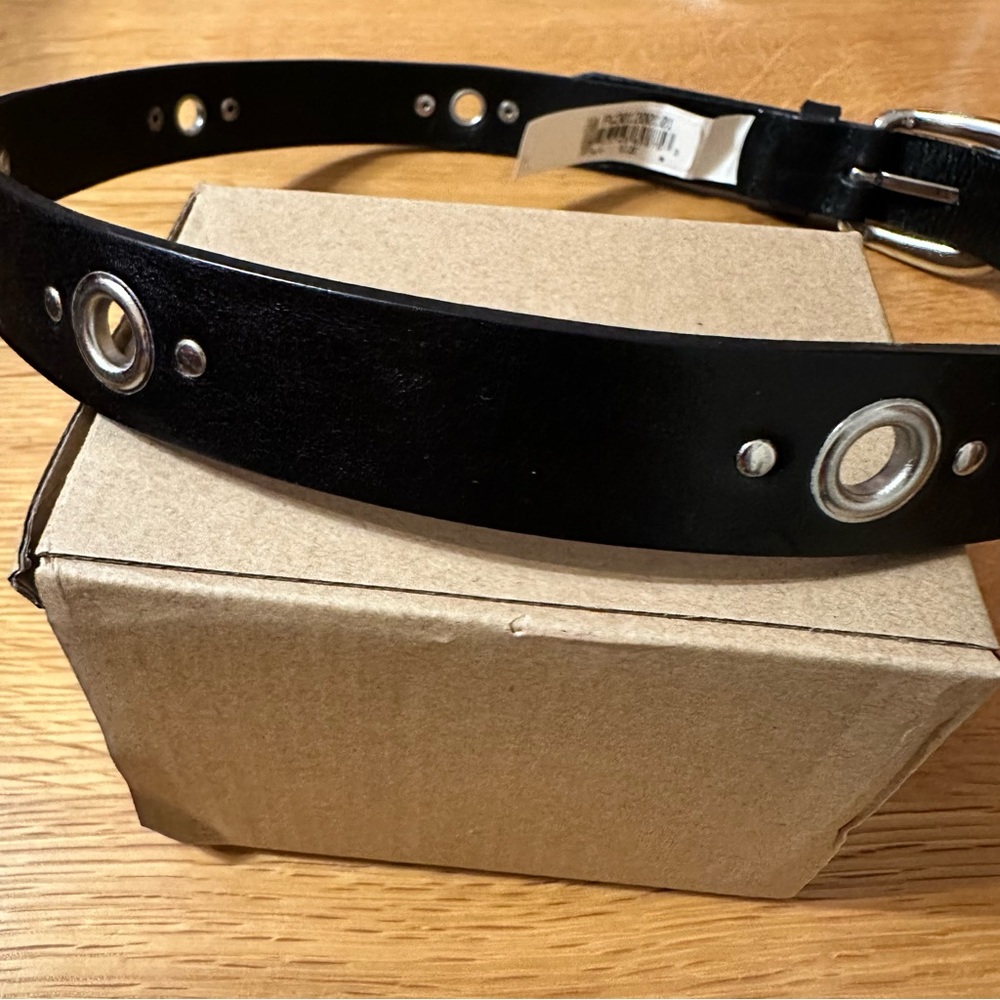 Leather belt size S 27” around your waist with the solid metal buckle